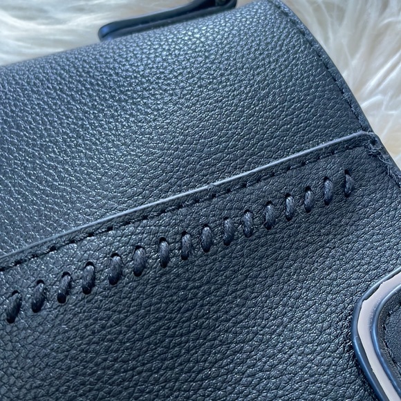 Black gold hardware square tote bag purse handbag elegant cheek shoulder bag - Picture 7 of 16